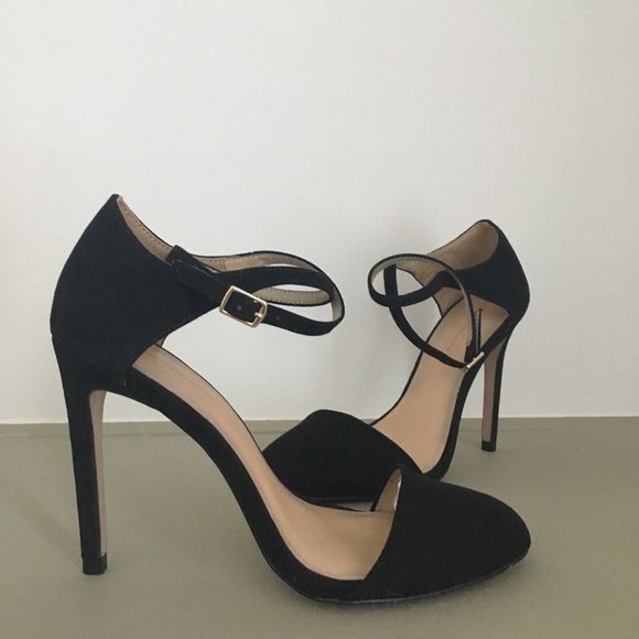 Black ankle strap heels - Picture 2 of 8